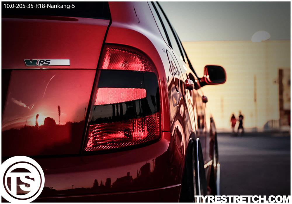 An example of tyre stretch: 205/35 R18 on 10.0J – NANKANG