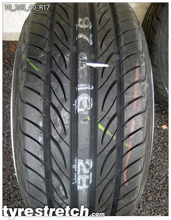 An example of tyre stretch: 205/40 R17 on 10.0J – YOKOHAMA