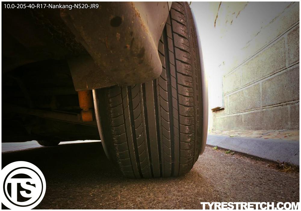 An example of tyre stretch: 205/40 R17 on 10.0J – NANKANG