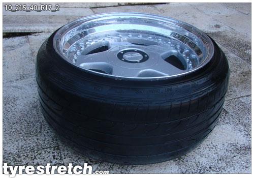 An example of tyre stretch: 215/40 R17 on 10.0J (OZ)
