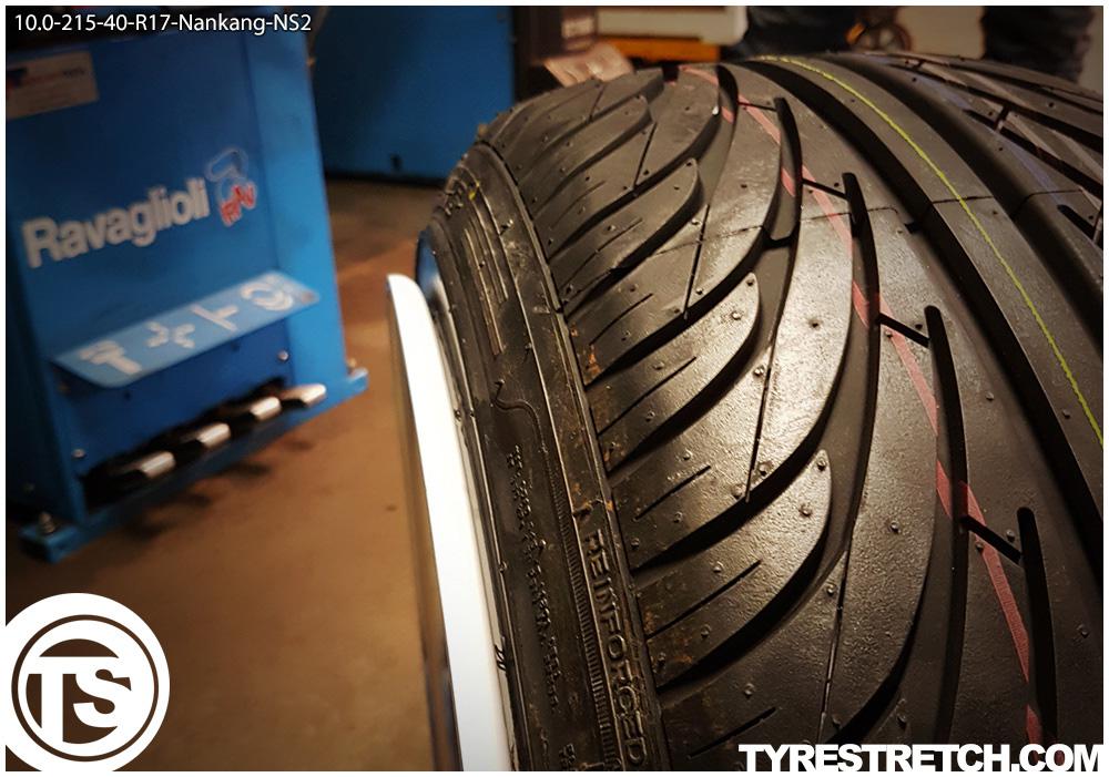 An example of tyre stretch: 215/40 R17 on 10.0J