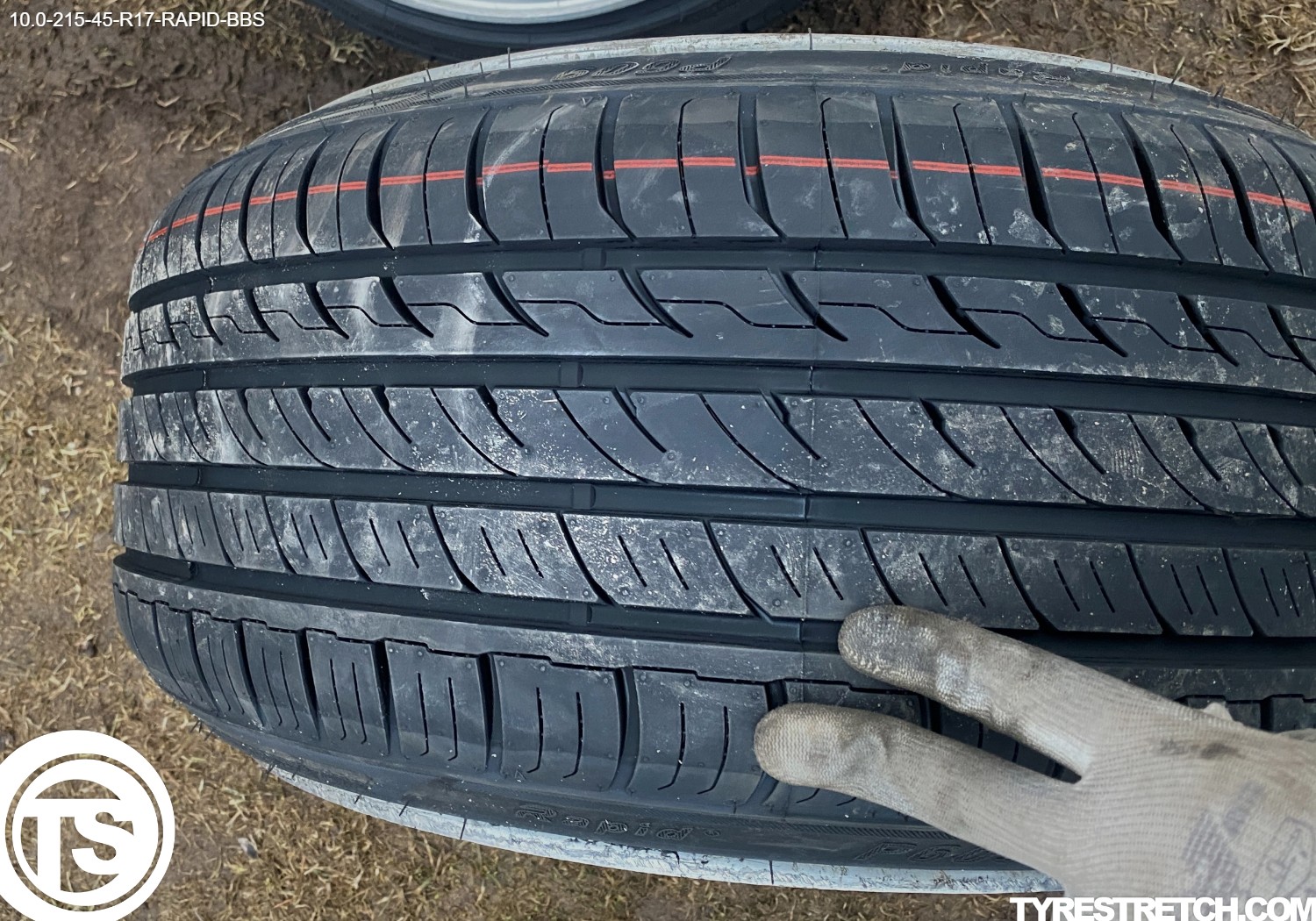 An example of tyre stretch: 215/45 R17 on 10.0J – RAPID (BBS)