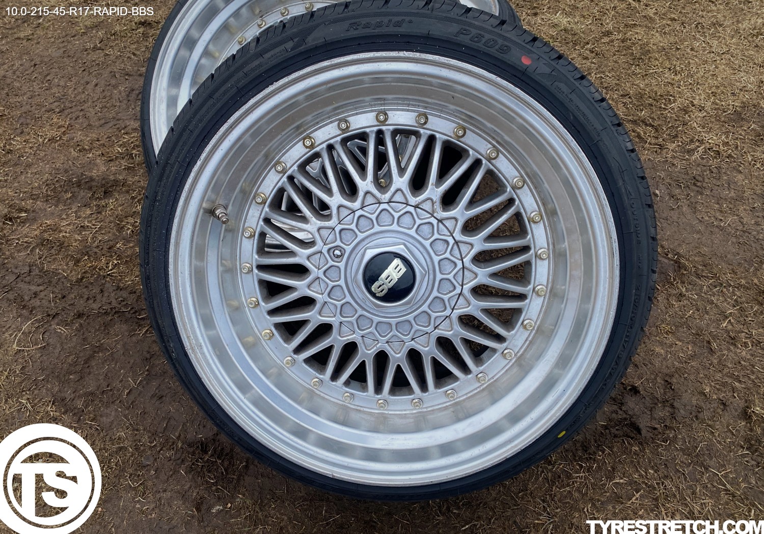 An example of tyre stretch: 215/45 R17 on 10.0J – RAPID (BBS)