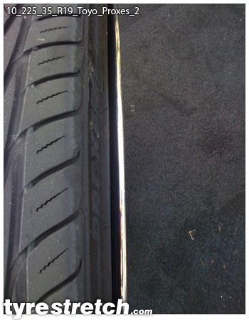An example of tyre stretch: 225/35 R19 on 10.0J – TOYO