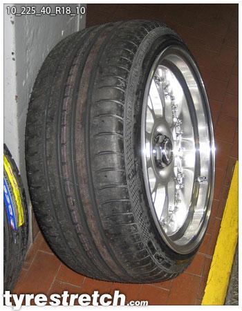 An example of tyre stretch: 225/40 R18 on 10.0J