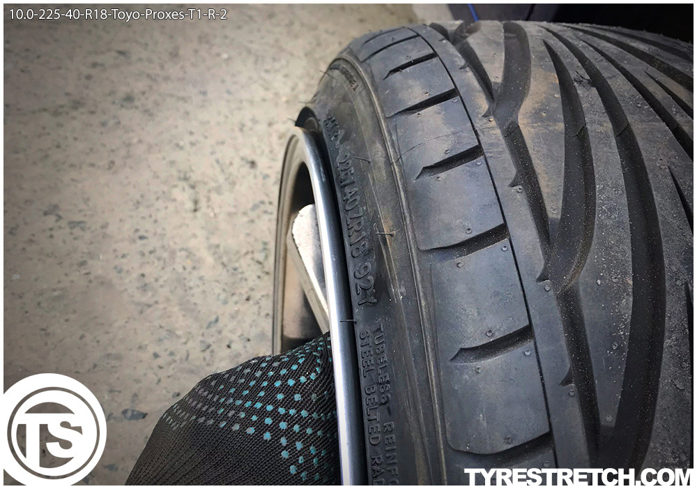 An example of tyre stretch: 225/40 R18 on 10.0J – TOYO