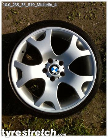 An example of tyre stretch: 235/35 R19 on 10.0J – MICHELIN