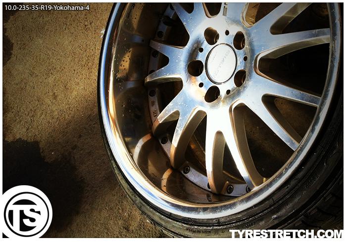An example of tyre stretch: 235/35 R19 on 10.0J – YOKOHAMA