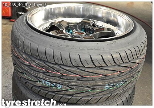 An example of tyre stretch: 235/40 R18 on 10.0J – TOYO
