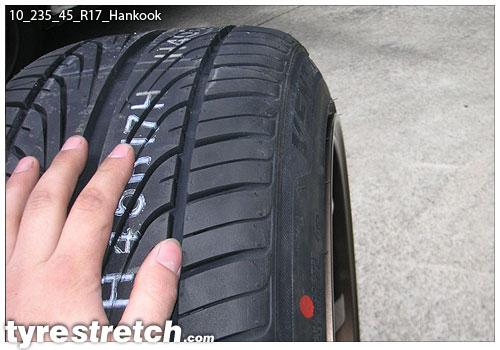 An example of tyre stretch: 235/45 R17 on 10.0J – HANKOOK