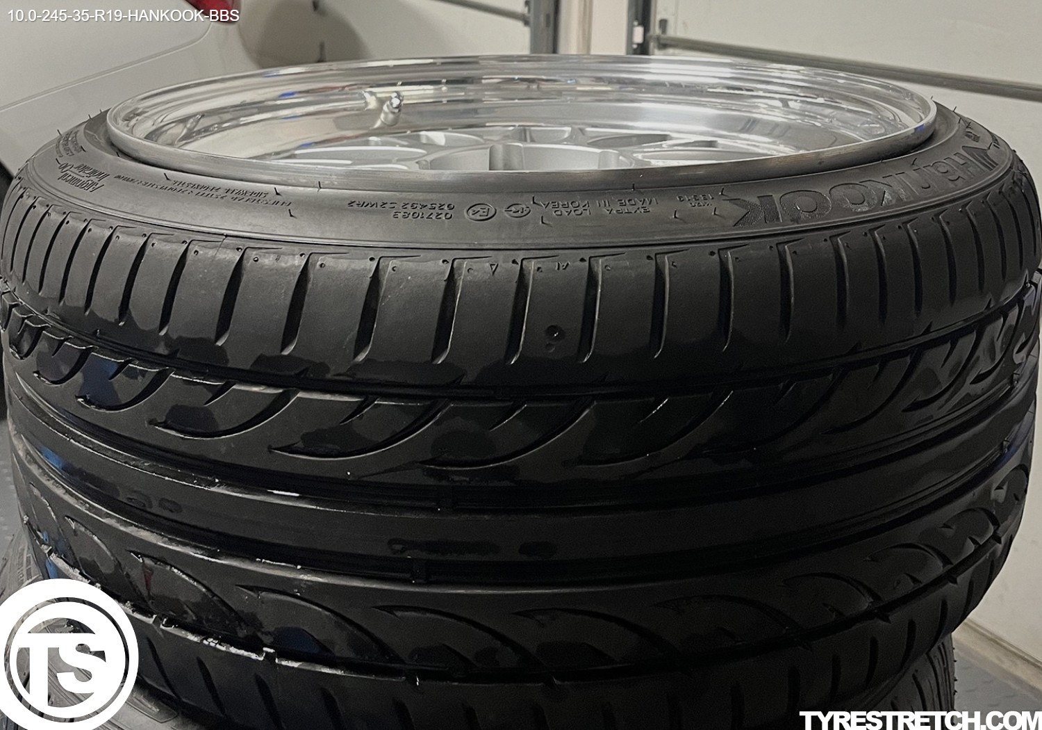 An example of tyre stretch: 245/35 R19 on 10.0J – HANKOOK (BBS)