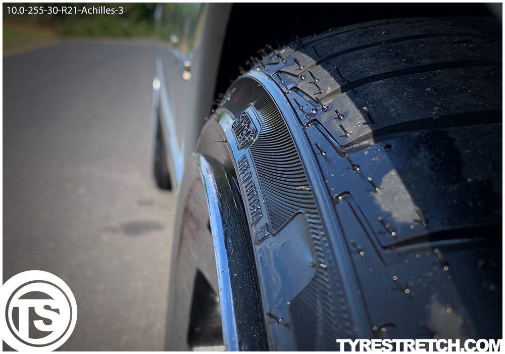 An example of tyre stretch: 255/30 R21 on 10.0J – ACHILLES