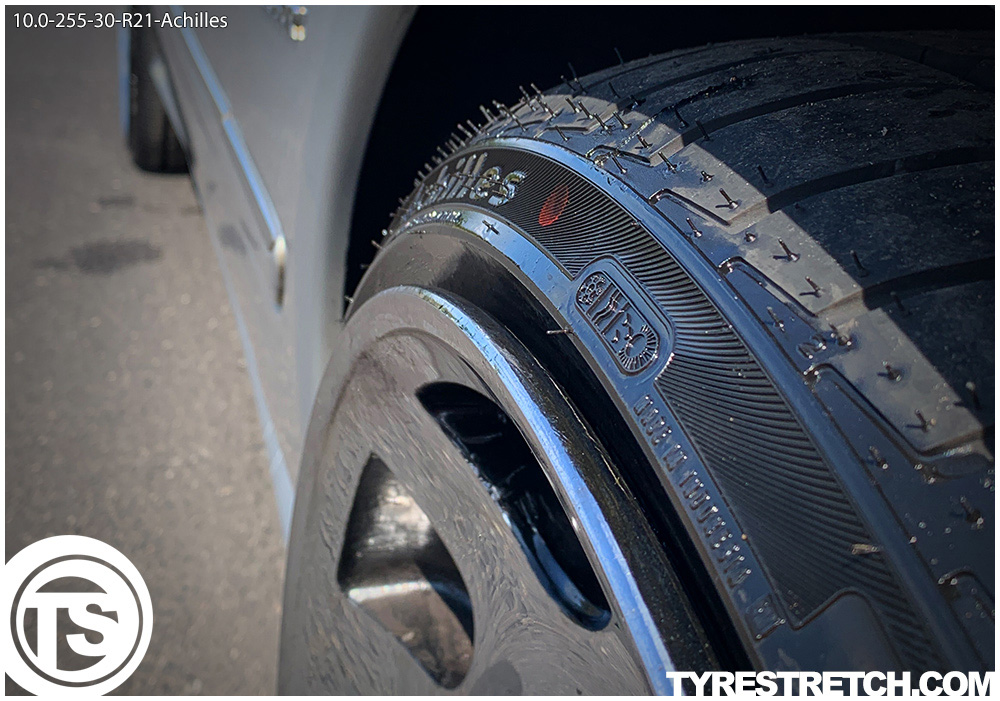 An example of tyre stretch: 255/30 R21 on 10.0J – ACHILLES