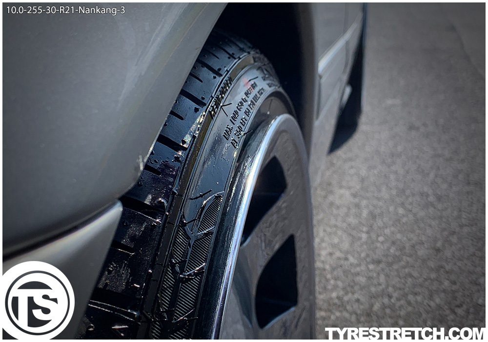 An example of tyre stretch: 255/30 R21 on 10.0J – NANKANG