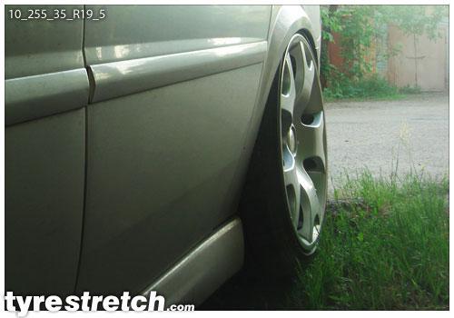 An example of tyre stretch: 255/35 R19 on 10.0J