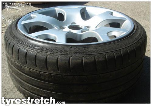An example of tyre stretch: 255/35 R19 on 10.0J