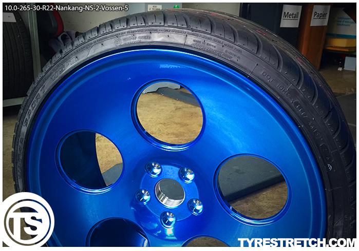 An example of tyre stretch: 265/30 R22 on 10.0J – Nankang (Vossen)