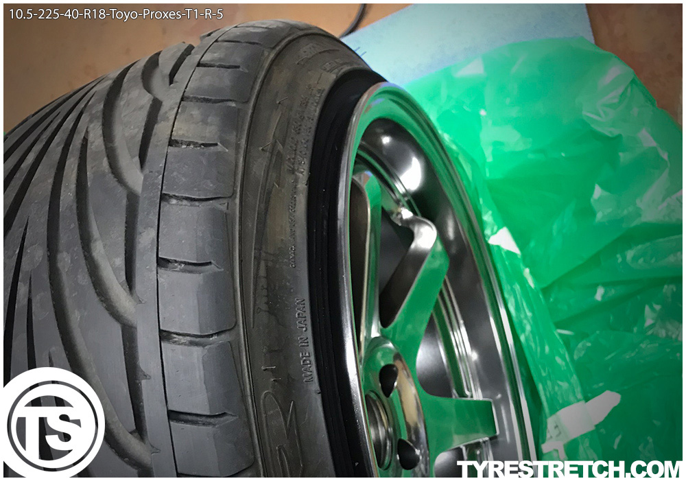 An example of tyre stretch: 225/40 R18 on 10.5J – TOYO
