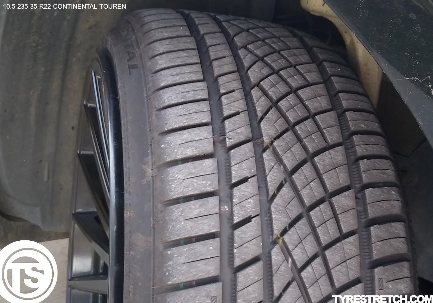 An example of tyre stretch: 235/35 R22 on 10.5J – CONTINENTAL (TOUREN)