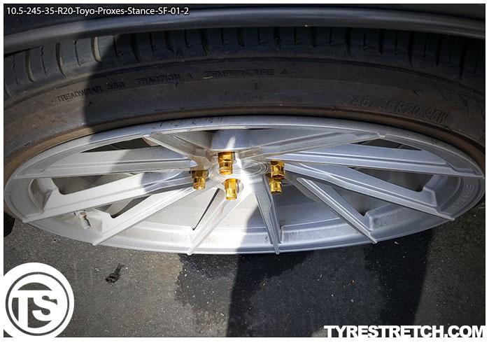 An example of tyre stretch: 245/35 R20 on 10.5J – TOYO (STANCE)