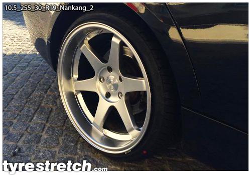An example of tyre stretch: 255/30 R19 on 10.5J – NANKANG