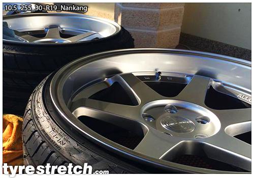 An example of tyre stretch: 255/30 R19 on 10.5J – NANKANG