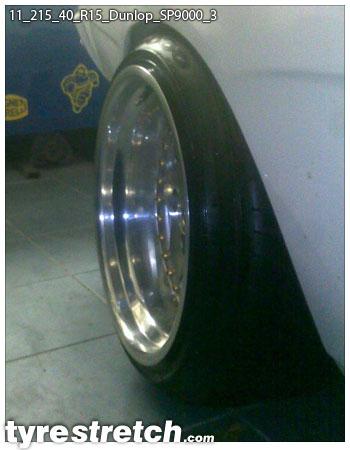 An example of tyre stretch: 215/40 R15 on 11.0J – DUNLOP