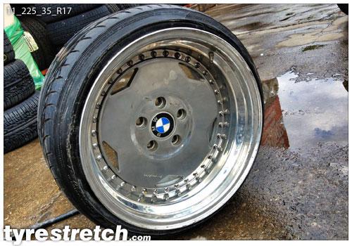 An example of tyre stretch: 225/35 R17 on 11.0J