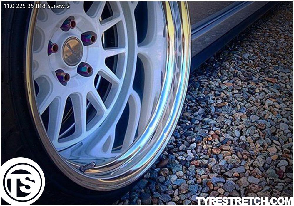 An example of tyre stretch: 225/35 R18 on 11.0J – SUNEW