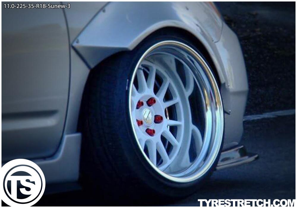 An example of tyre stretch: 225/35 R18 on 11.0J – SUNEW