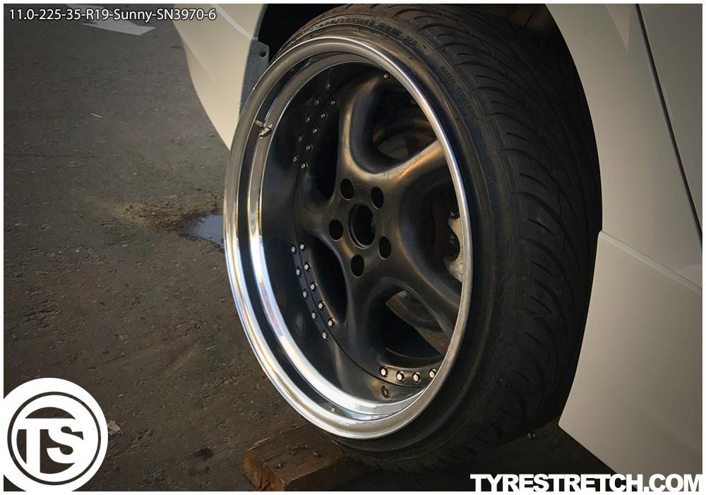 An example of tyre stretch: 225/35 R19 on 11.0J – SUNNY