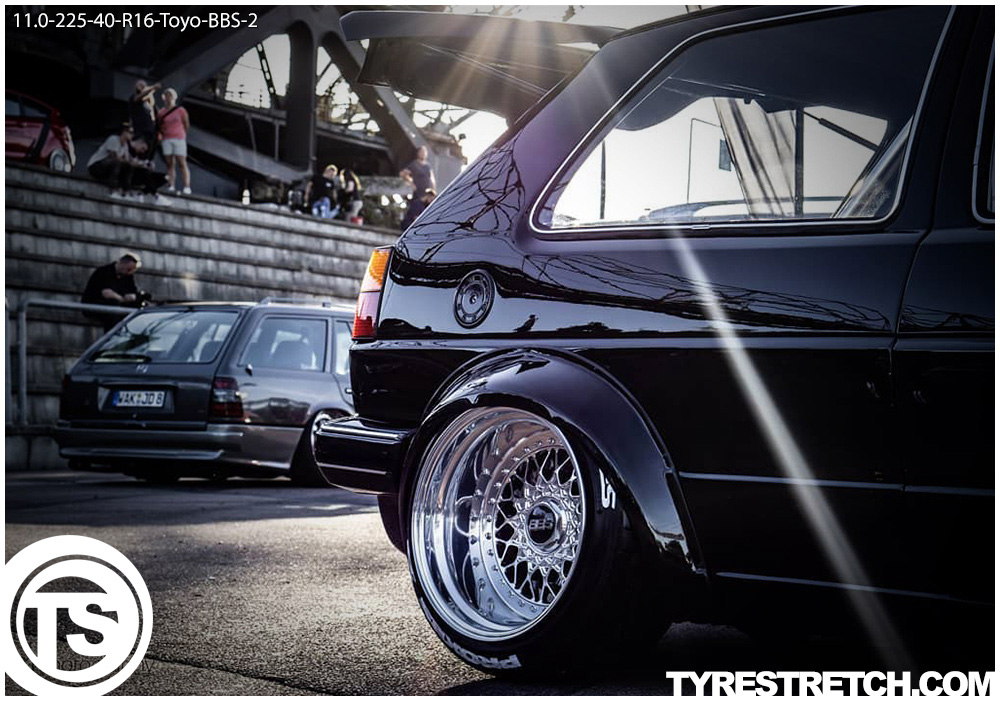 An example of tyre stretch: 225/40 R16 on 11.0J – TOYO (BBS)