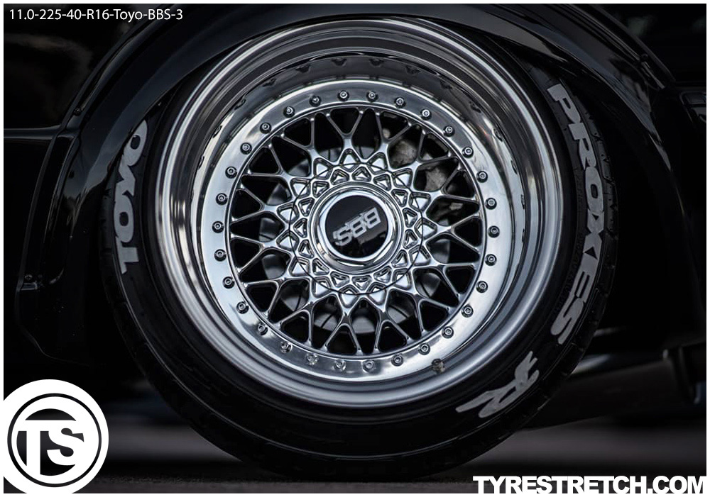An example of tyre stretch: 225/40 R16 on 11.0J – TOYO (BBS)