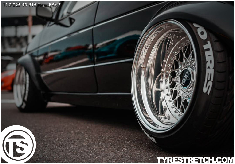 An example of tyre stretch: 225/40 R16 on 11.0J – TOYO (BBS)