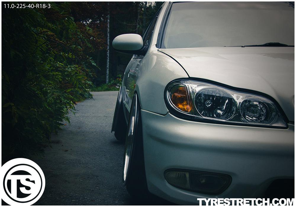 An example of tyre stretch: 225/40 R18 on 11.0J