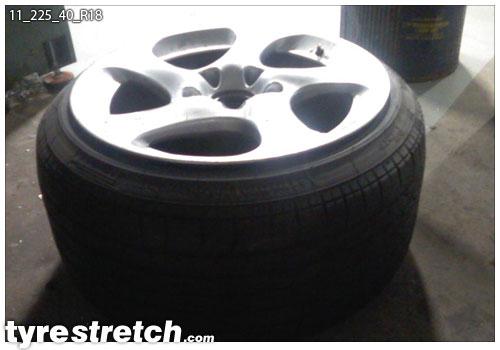 An example of tyre stretch: 225/40 R18 on 11.0J