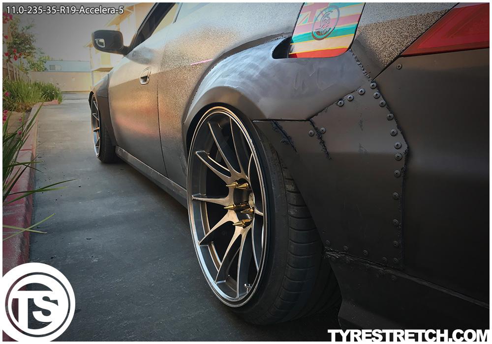 An example of tyre stretch: 235/35 R19 on 11.0J – ACCELERA