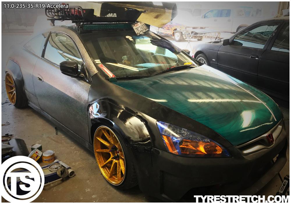 An example of tyre stretch: 235/35 R19 on 11.0J – ACCELERA