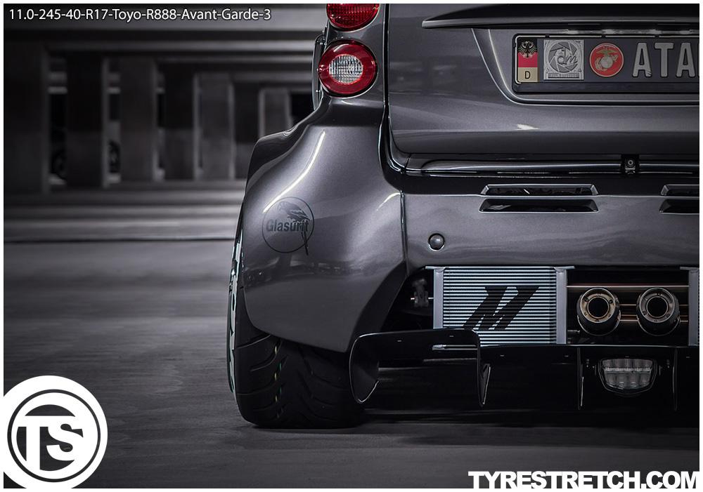 An example of tyre stretch: 245/40 R17 on 11.0J – TOYO (AVANT GARDE)