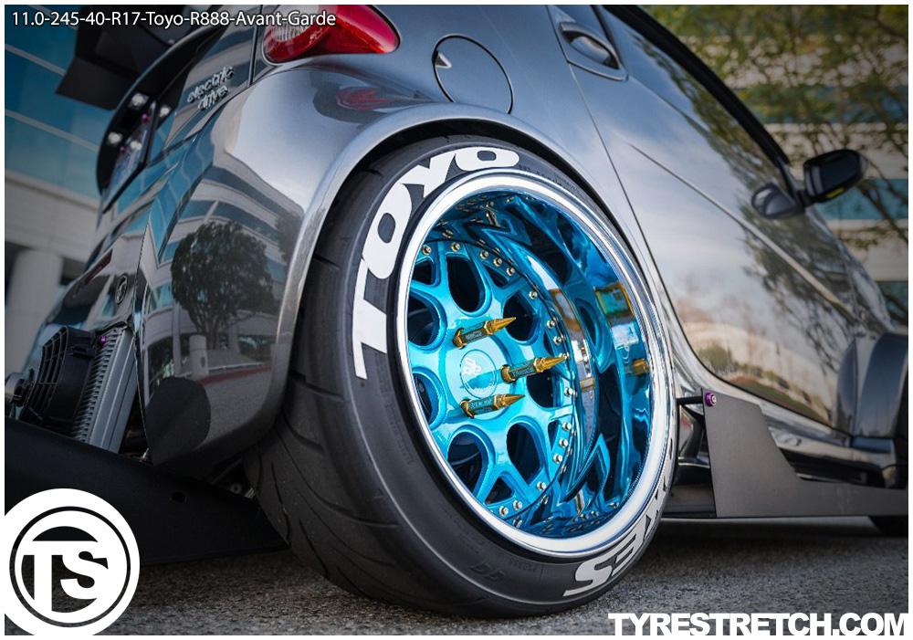 An example of tyre stretch: 245/40 R17 on 11.0J – TOYO (AVANT GARDE)