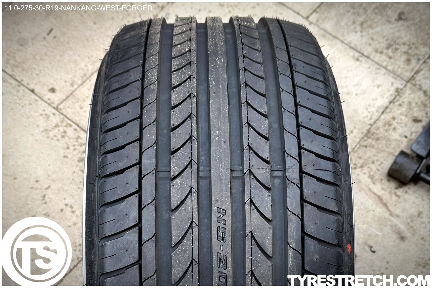 An example of tyre stretch: 275/30 R19 on 11.0J – NANKANG (WEST-FORGED)