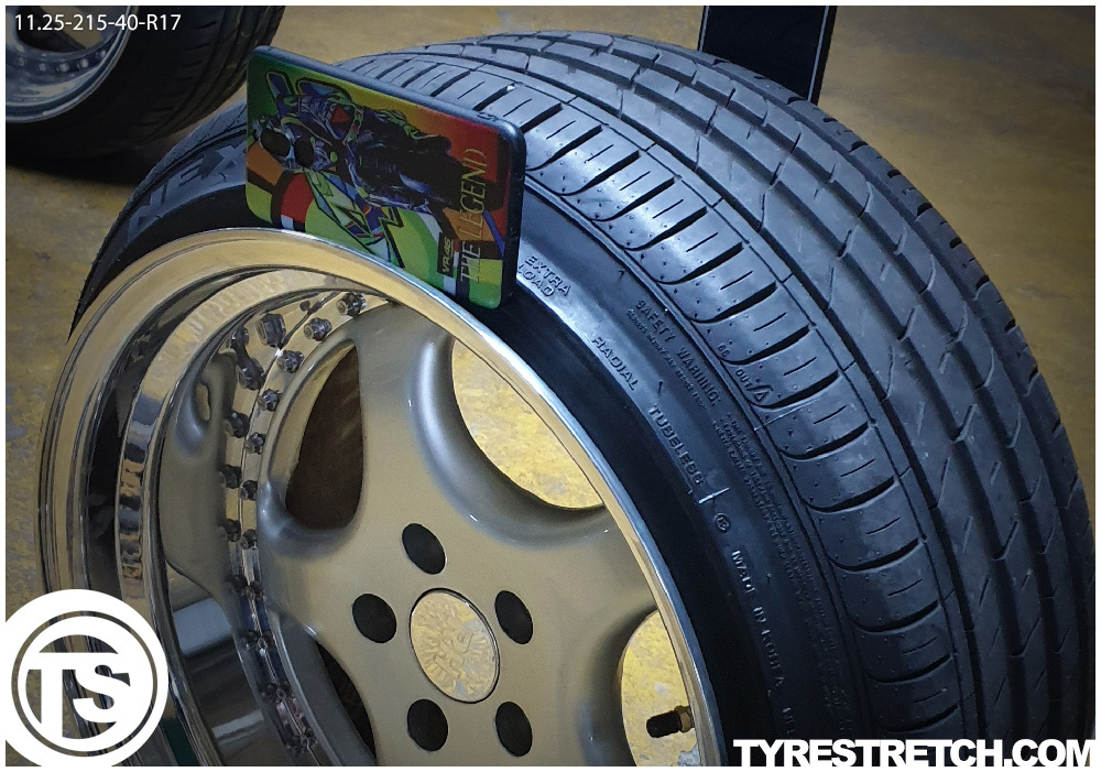 An example of tyre stretch: 215/40 R17 on 11.25J – NEXEN (RH)