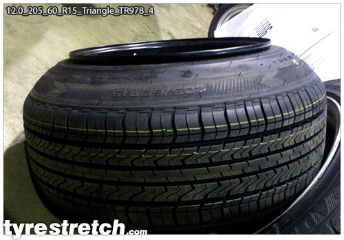 An example of tyre stretch: 205/60 R15 on 12.0J – TRIANGLE