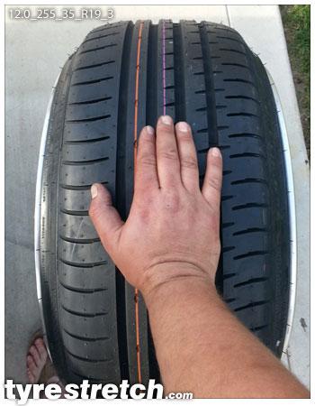 An example of tyre stretch: 255/35 R19 on 12.0J