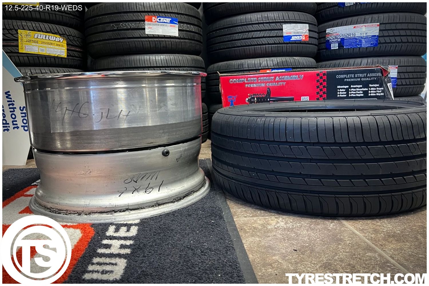 An example of tyre stretch: 225/40 R19 on 12.5J (WEDS)