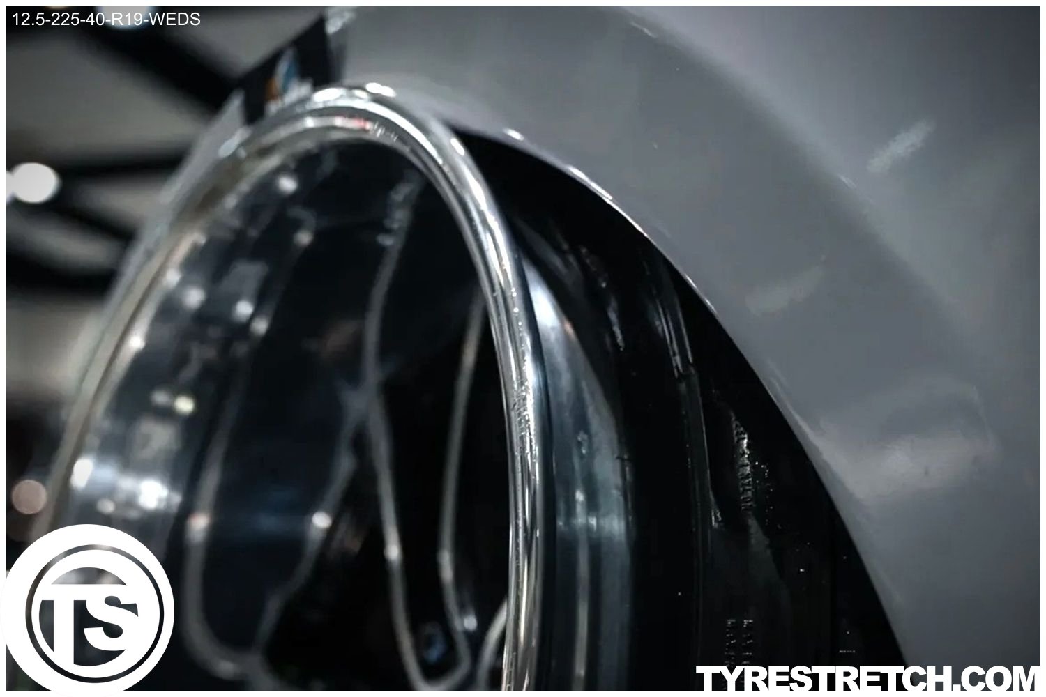 An example of tyre stretch: 225/40 R19 on 12.5J (WEDS)