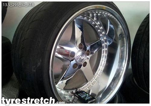 An example of tyre stretch: 295/30 R18 on 13.5J