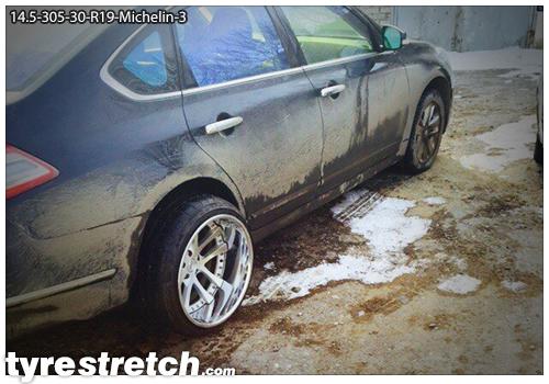 An example of tyre stretch: 305/30 R19 on 14.5J – MICHELIN