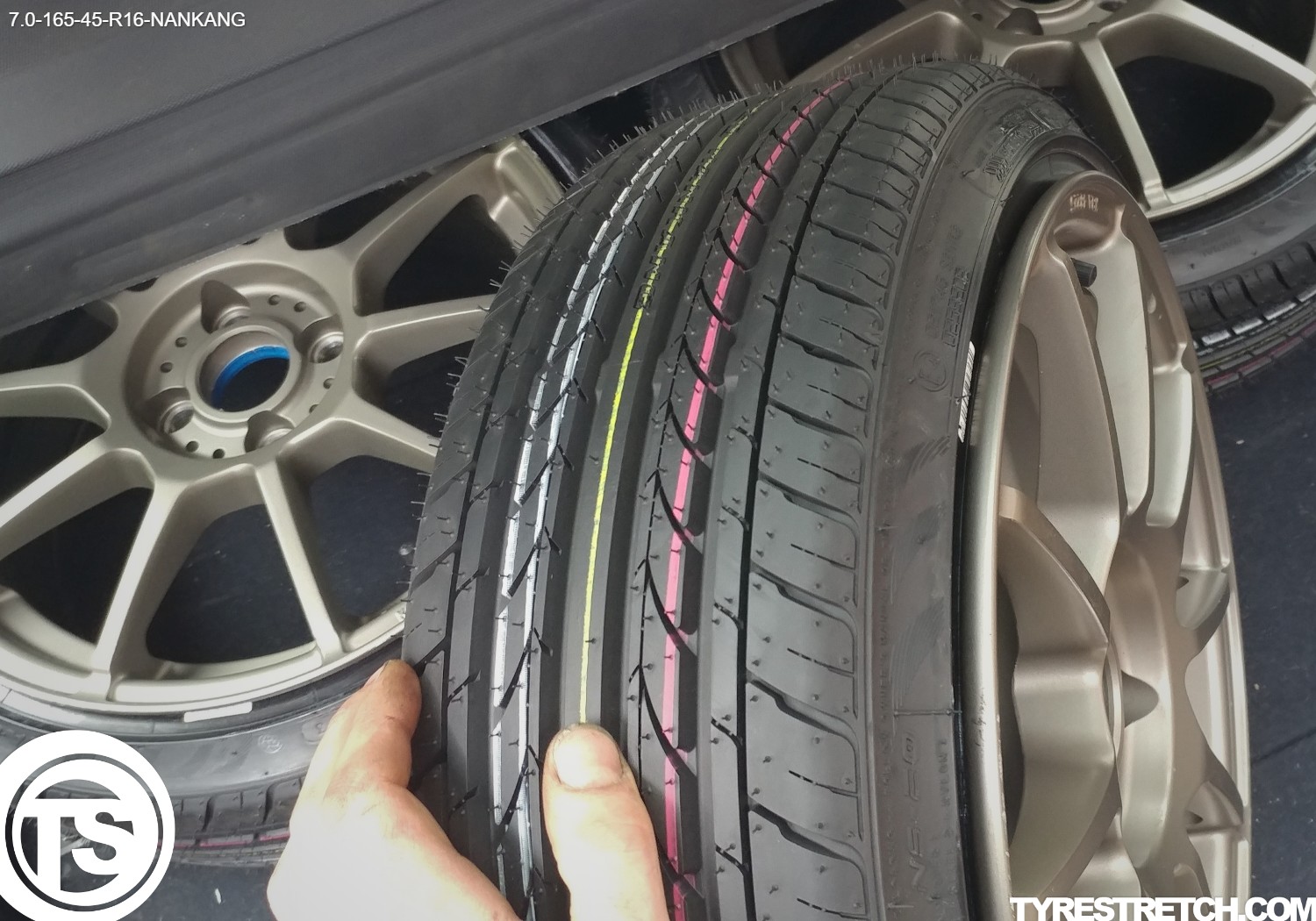 An example of tyre stretch: 165/45 R16 on 7.0J – NANKANG
