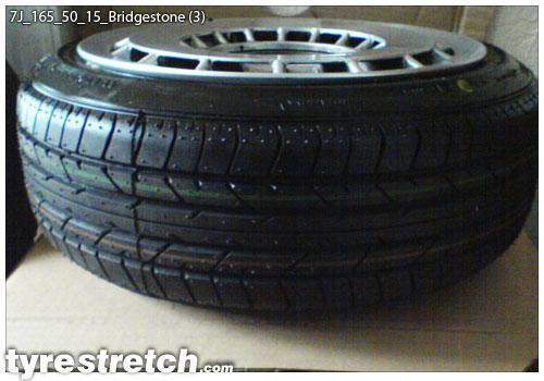 An example of tyre stretch: 165/50 R15 on 7.0J – BRIDGESTONE
